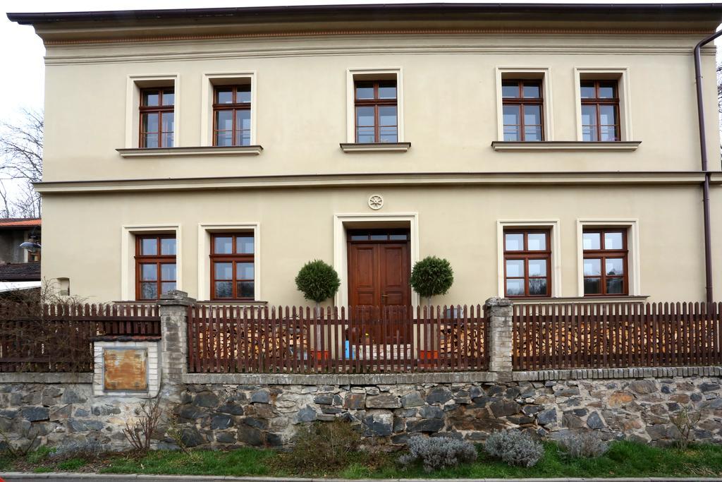 Penzion U Lasiku Unetice Exterior photo