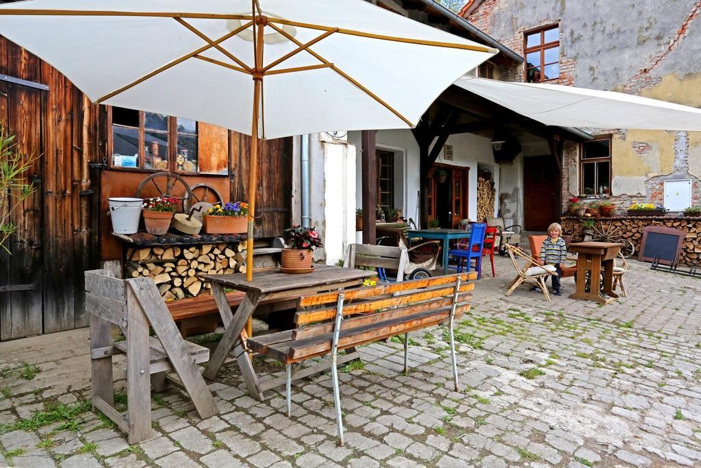 Penzion U Lasiku Unetice Exterior photo